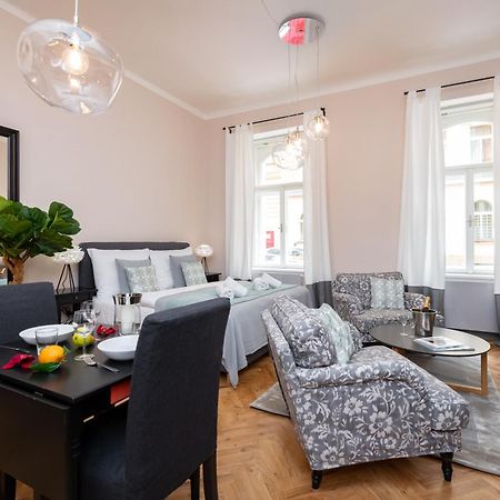 Garden Suites Residence By Tkc Prague Ngoại thất bức ảnh